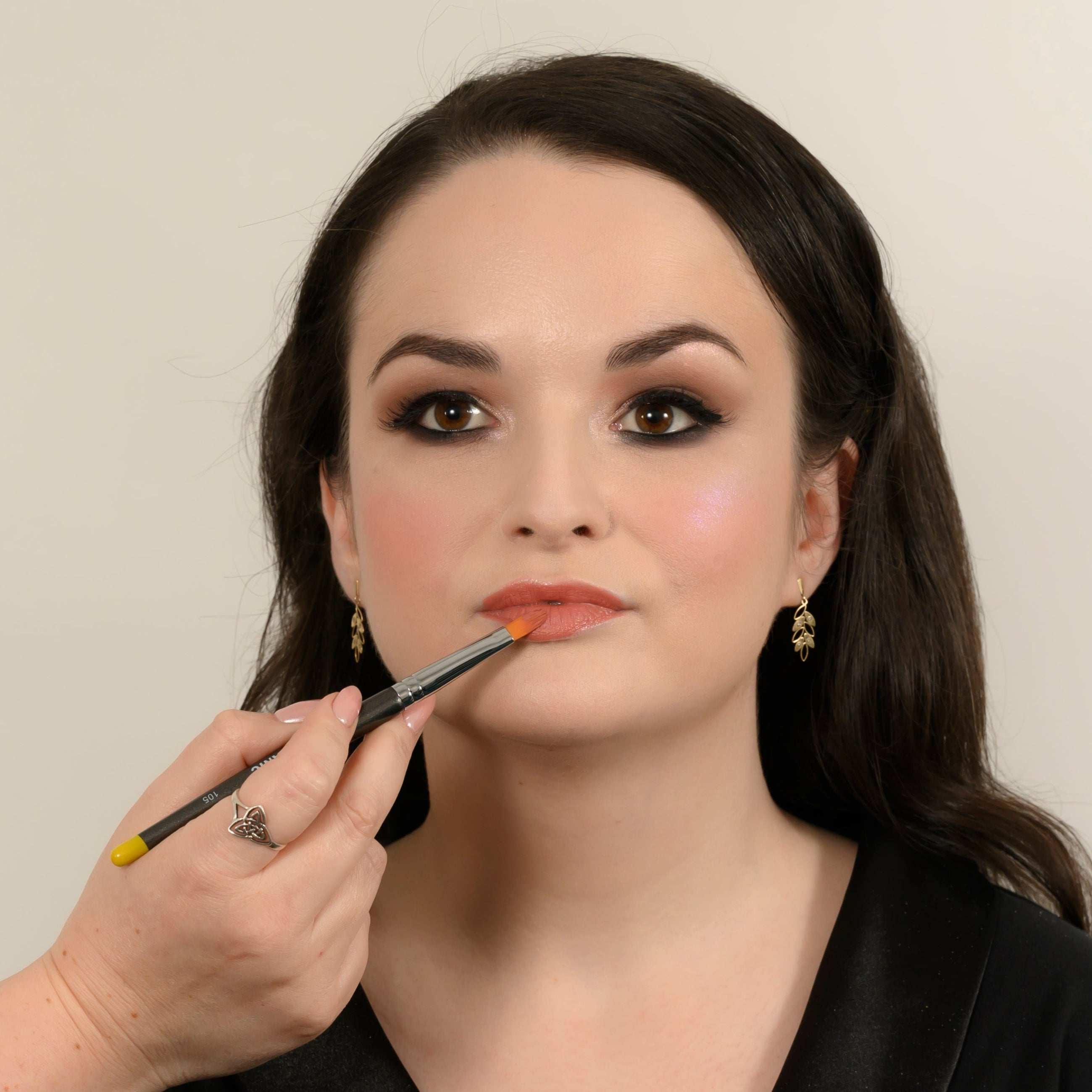 No. 105 - Long Lippy Brush