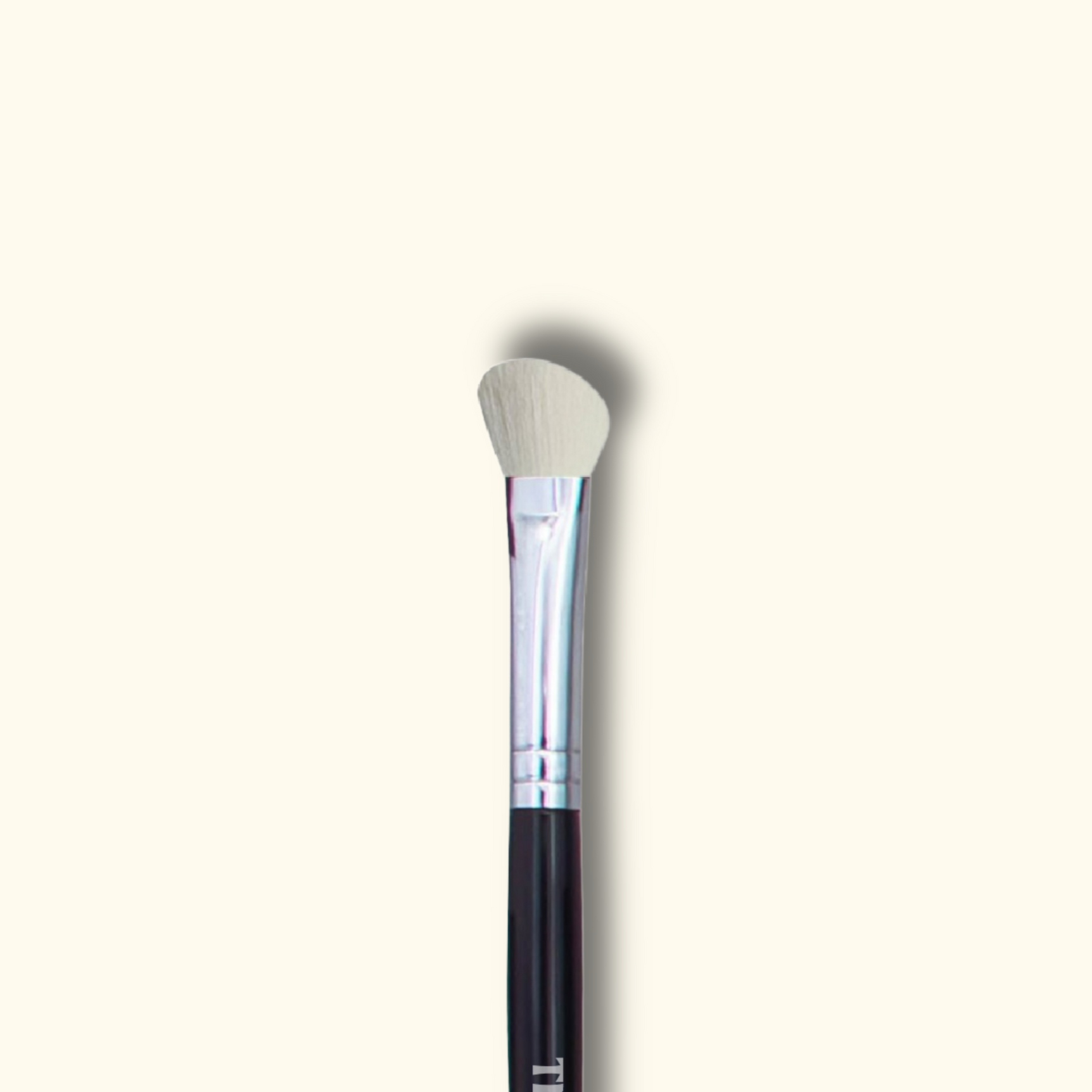 No. 220 - Angled Smokey Blender Brush