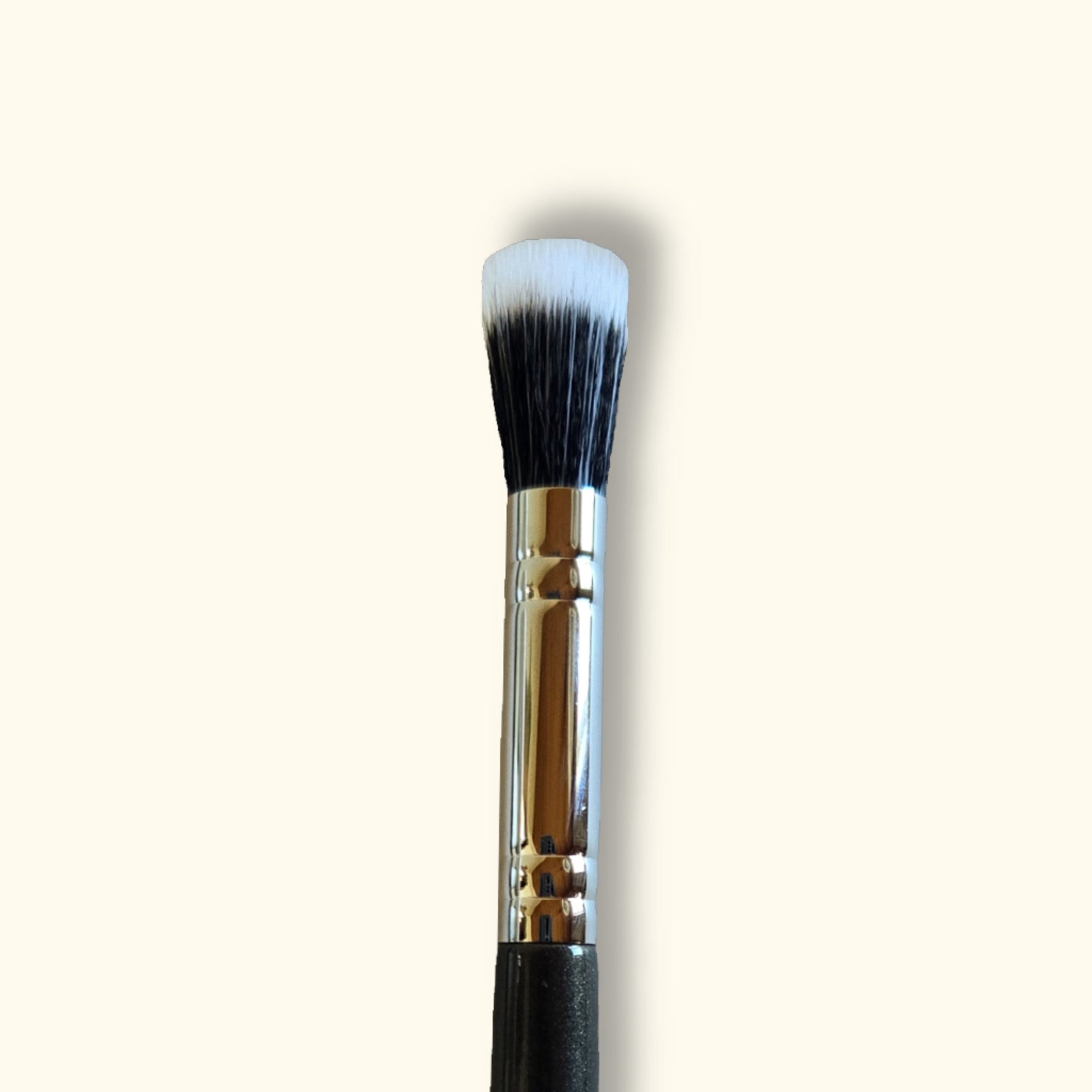 No. 109 - Small Round Duo-Fibre Stipple Brush