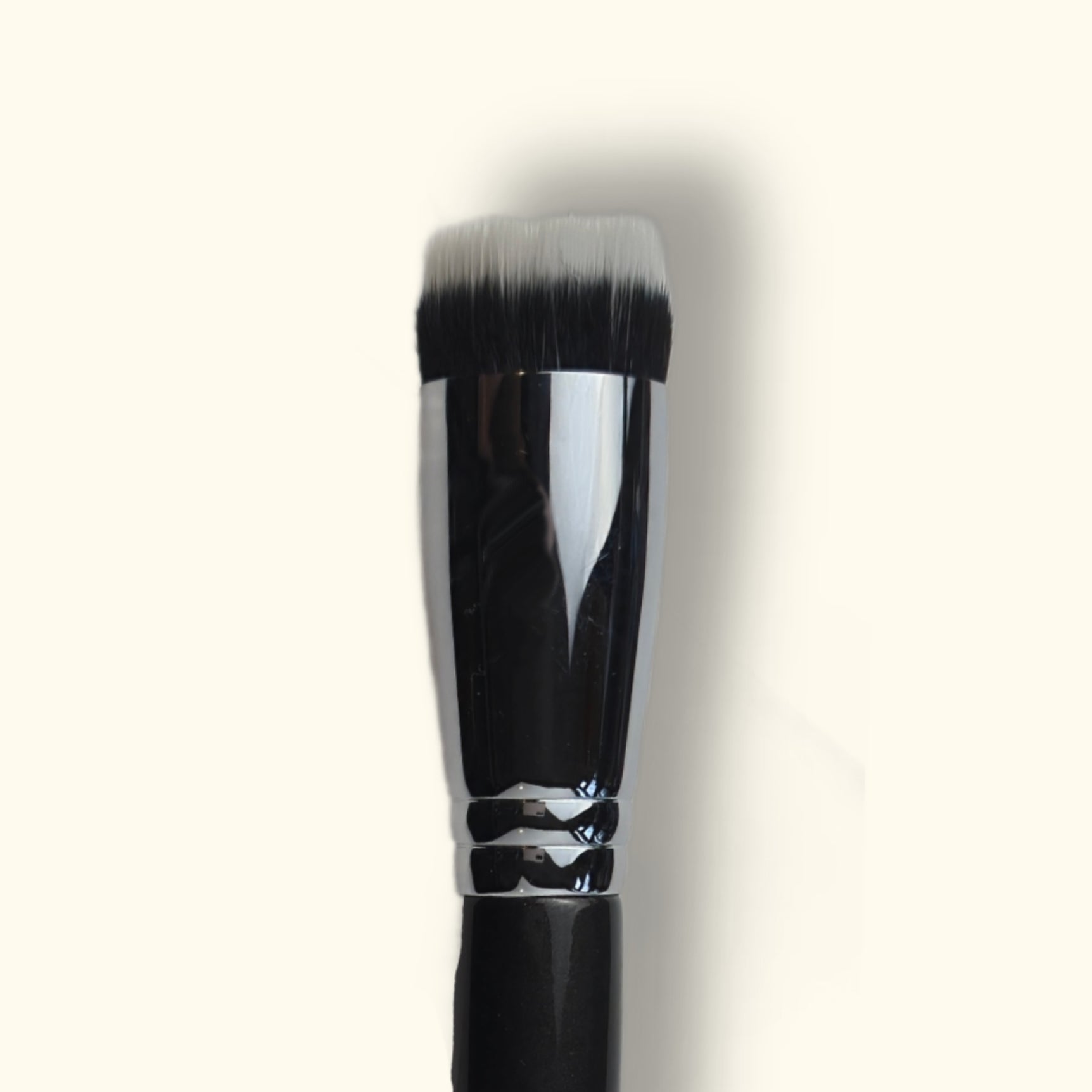 No. 114 - Large Short-Haired Round Duo-Fibre Stipple Brush