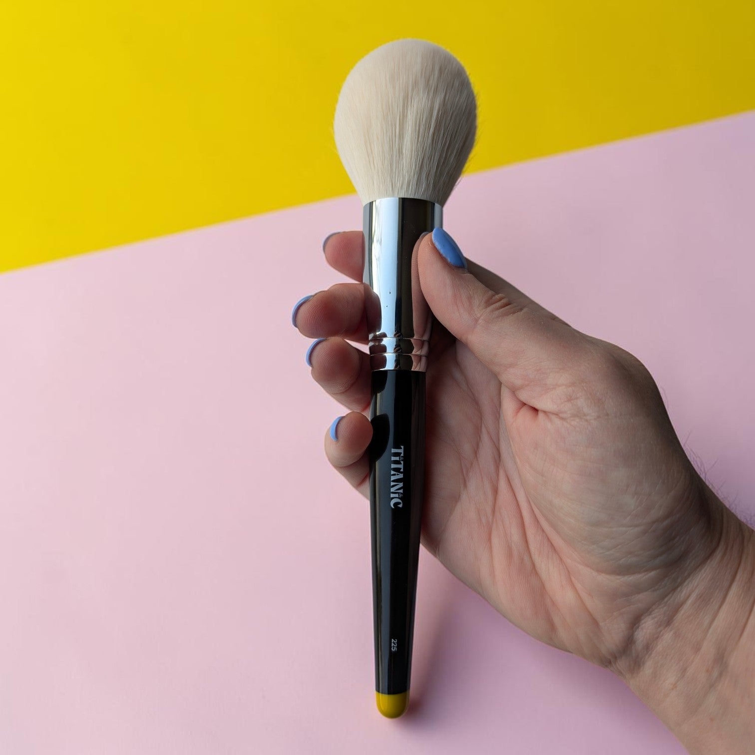 No. 225 - XL Powder Perfector Brush